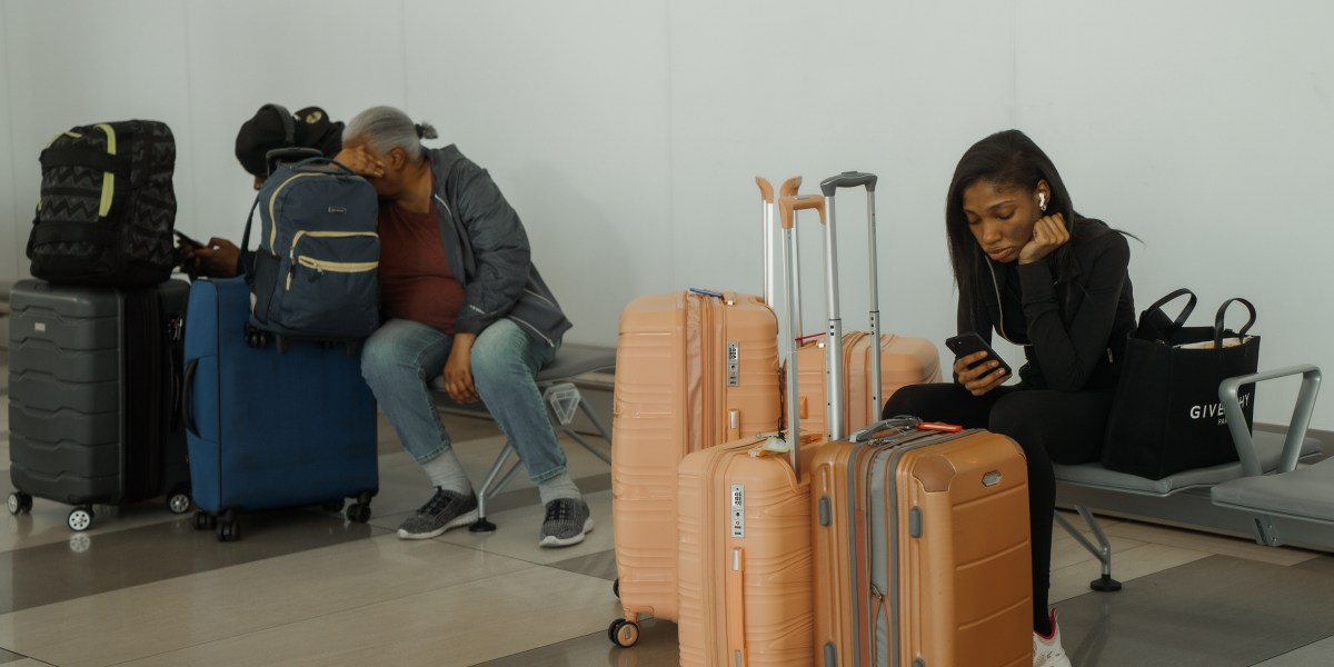 Canceled weekend flights climb past 2,500 as shutdown grinds on | Fortune