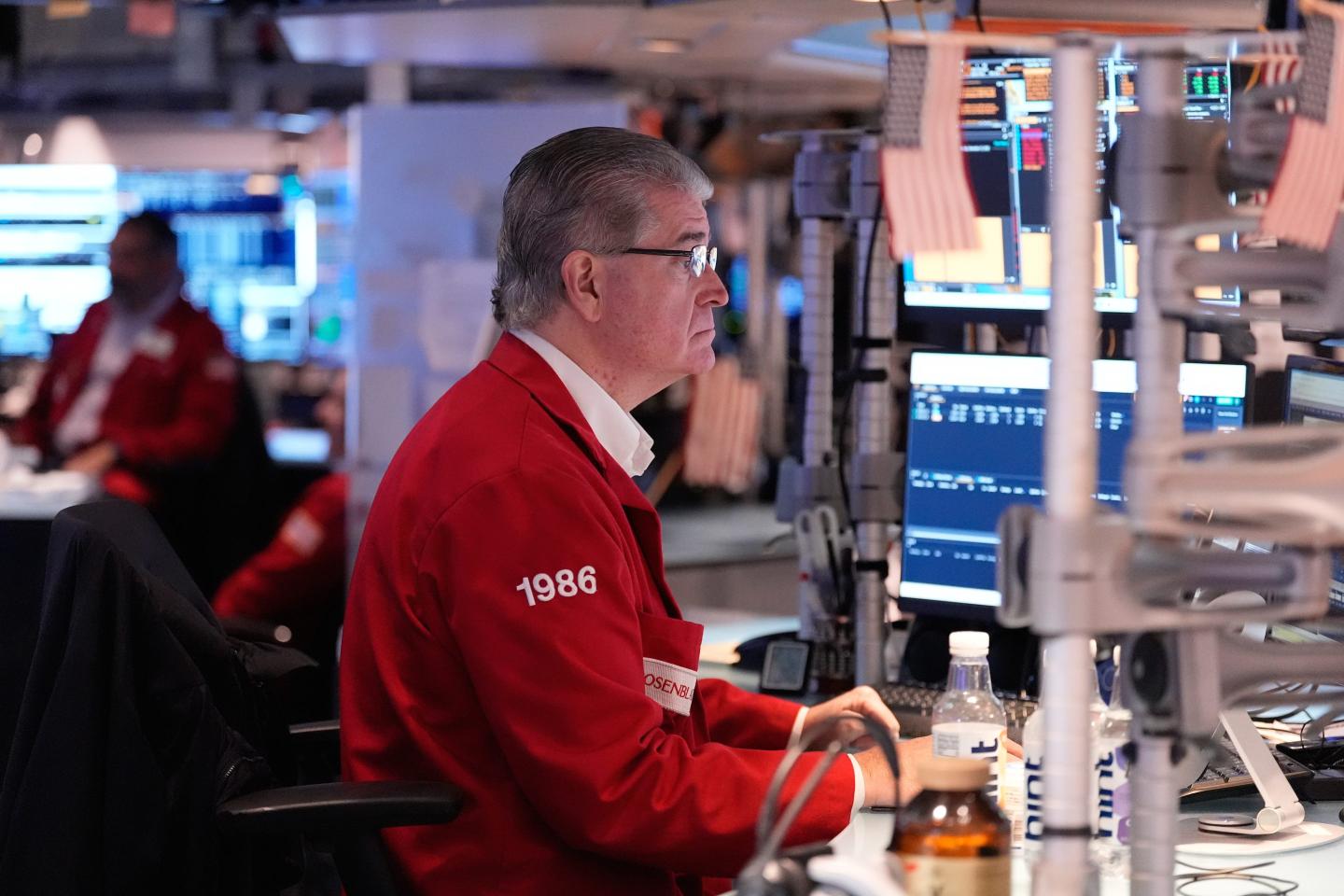 Traders on wall street