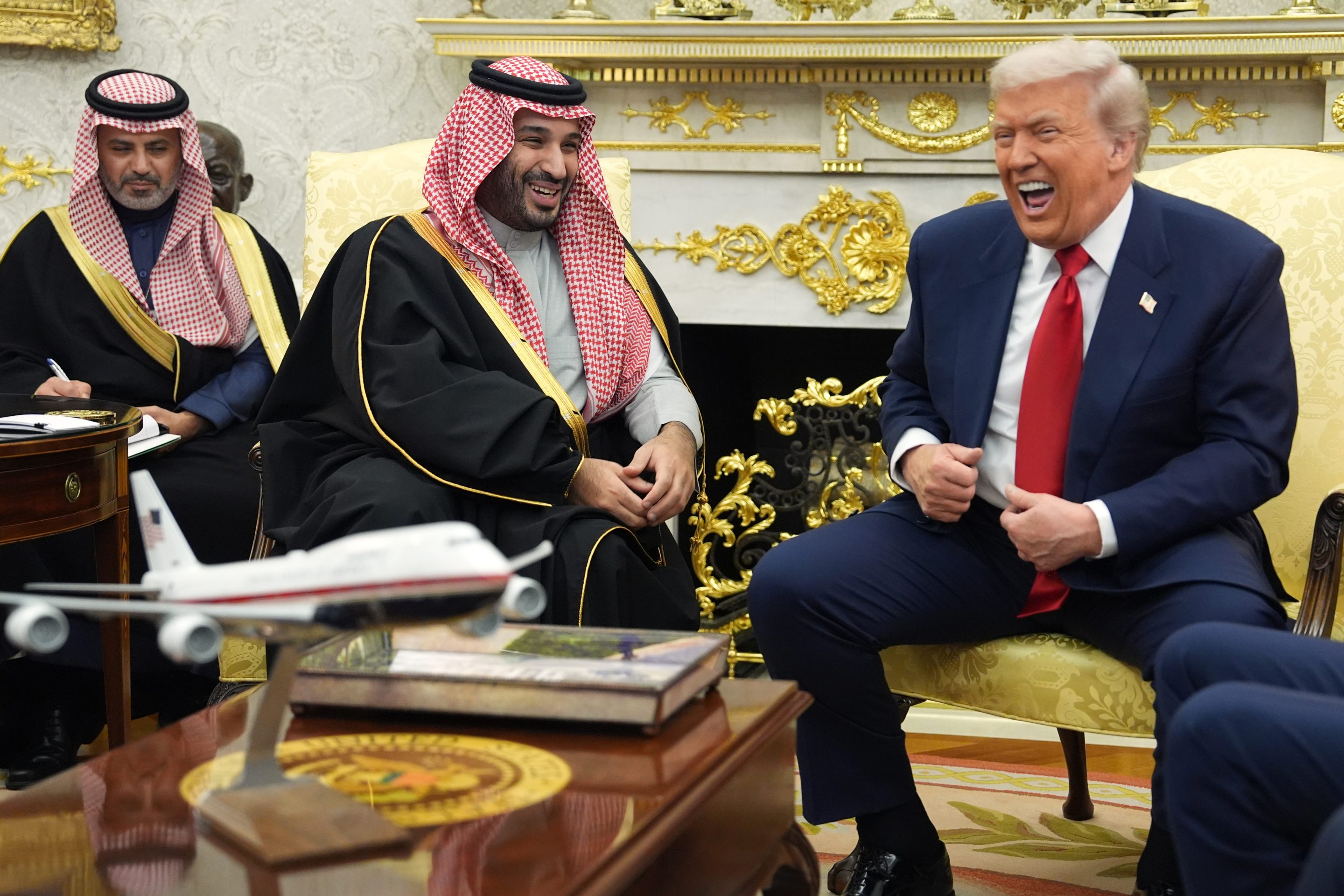 The same day as his Epstein humiliation in the House, Trump rages at media’s questions while sitting next to Saudi crown prince thumbnail