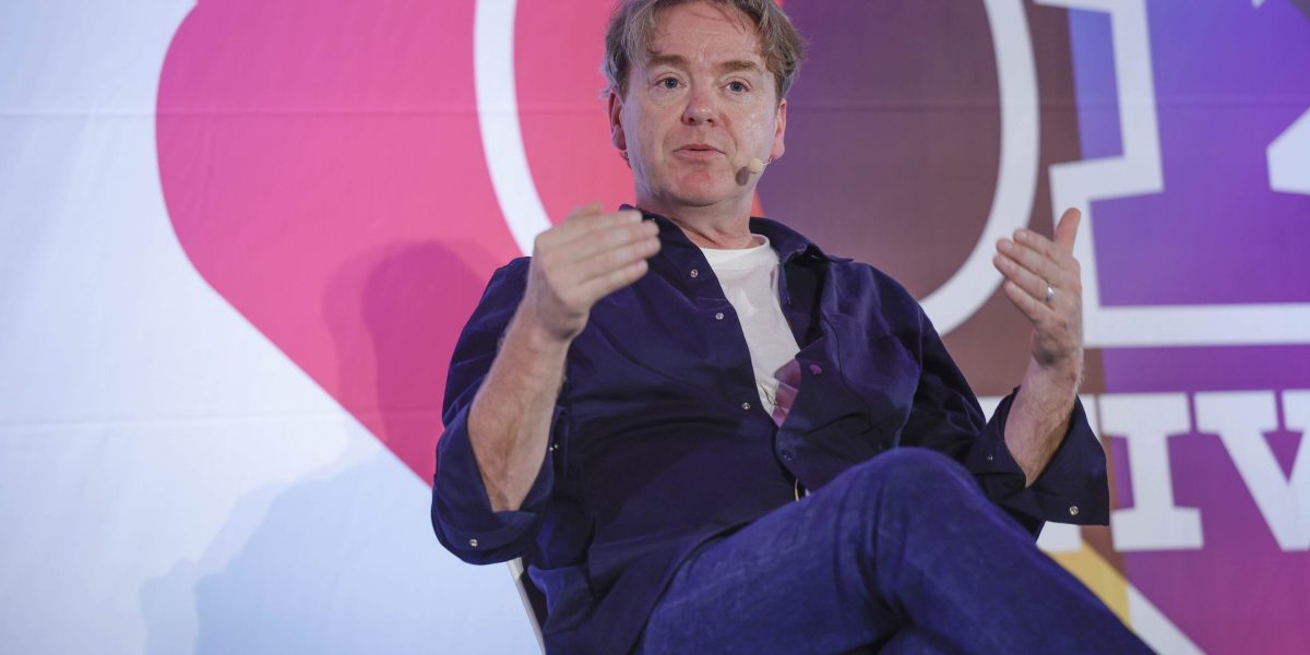 One of the world's most popular economists on why AI is 'undoubtedly going to crash:' It's built on 'digital lettuce'-and the U.S. will be just fine anyway | Fortune