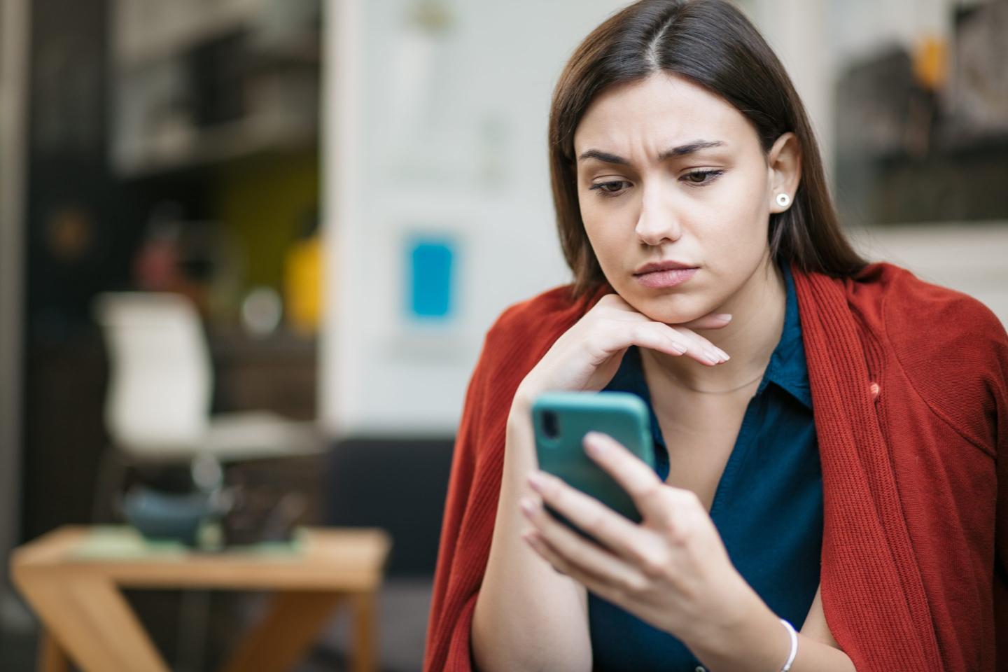 FTC data confirms job offer text scams are 4 times more common now and have cost job seekers almost $300 million