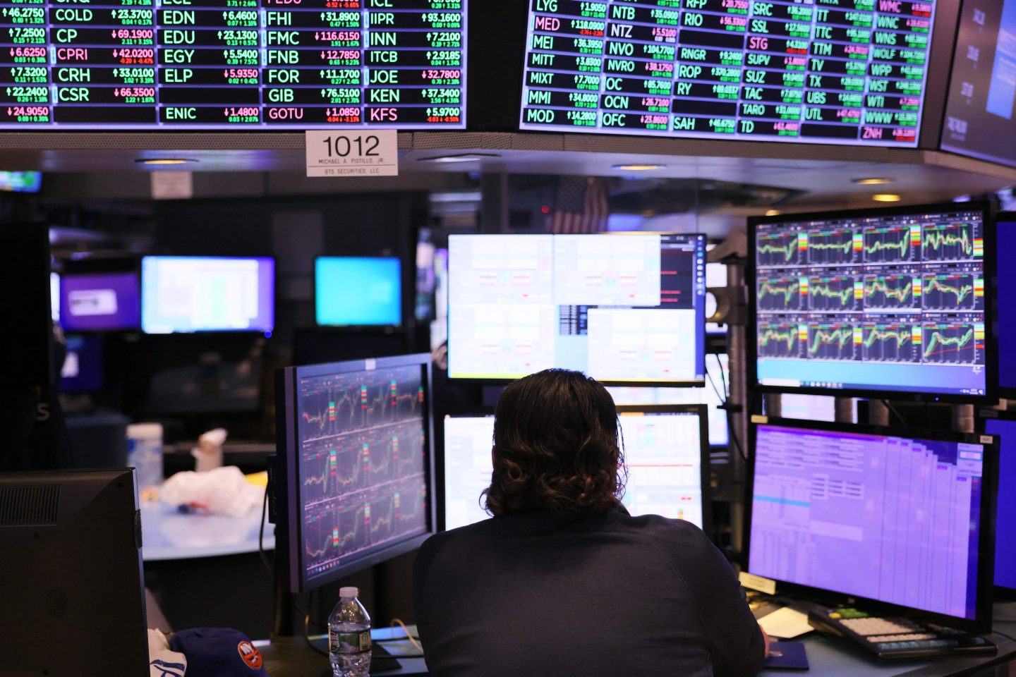 Traders work on the floor of the New York Stock Exchange during afternoon trading on October 13, 2022 in New York City.