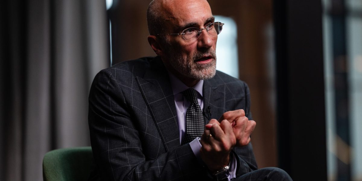 Harvard professor says leaders have a responsibility to be happy at work because it can affect your stock price Harvard professor says leaders have a responsibility to be happy at work because it can affect your stock price