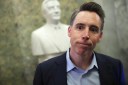 Le sénateur Josh Hawley (R-Mo.) au Capitole des États-Unis le 27 octobre 2025 à Washington, DC. (Photo : Anna Moneymaker/Getty Images)