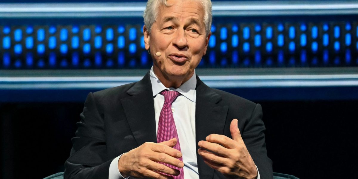 Jamie Dimon predicts AI will shorten the workweek : 'My guess is the developed world be working three-and-a-half days a week' | Fortune