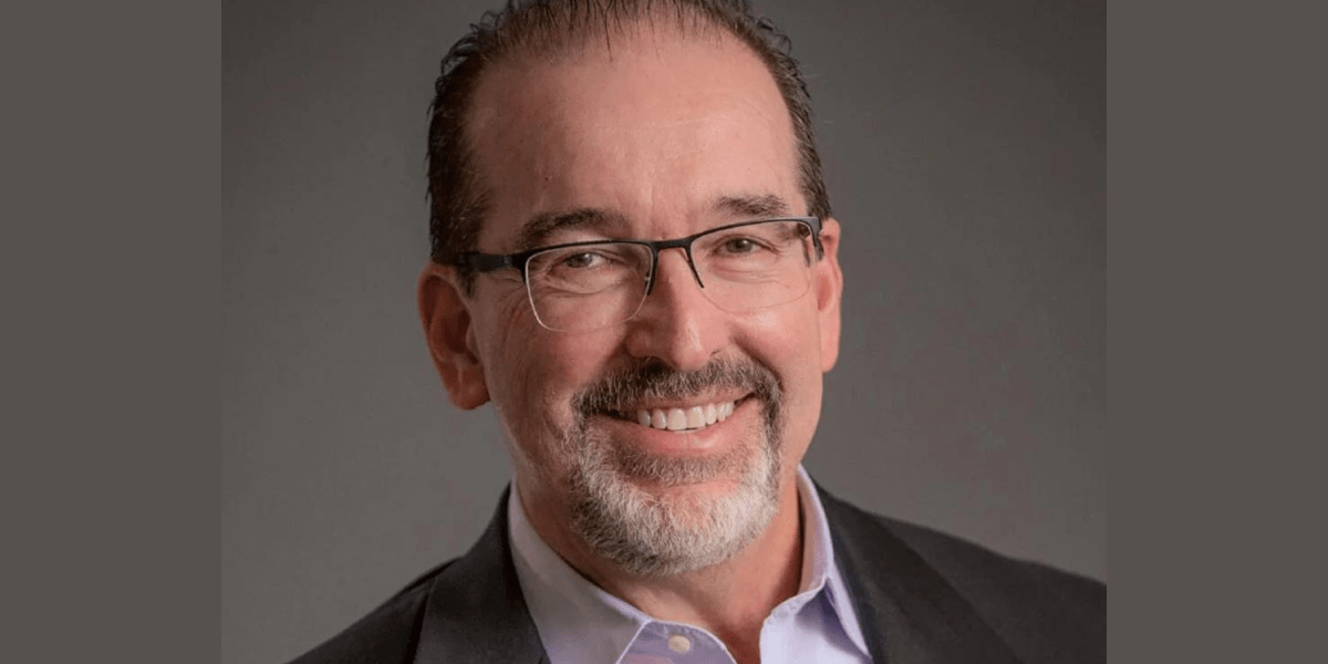 This CEO started his career pumping gas and cleaning windshields. He said it taught him the secret to climbing the ladder without stepping on others This CEO started his career pumping gas and cleaning windshields. He said it taught him the secret to climbing the ladder without stepping on others