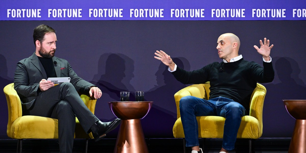 כנס Brainstorm AI: דיסני משקיעה ב-OpenAI, GPT-5.2 נחשף ושאיפות טריליון דולר ב-Databricks