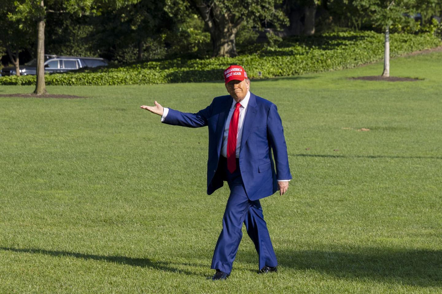Trump team triples bonus to $3,000 for migrants who self-deport