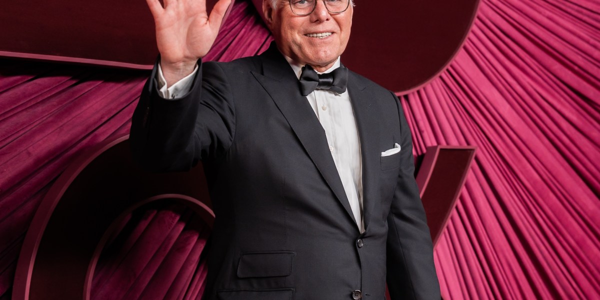 Mario Gabelli signals support for Paramount in Warner fight Mario Gabelli signals support for Paramount in Warner fight