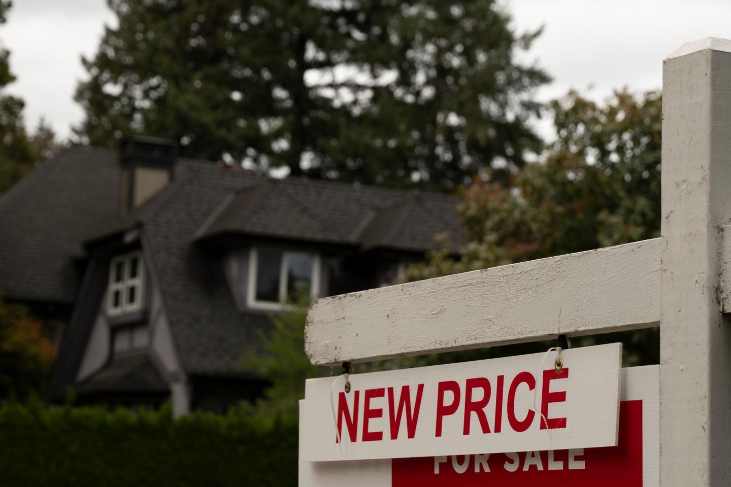Photo of a sign reading New Price in front of a home for sale