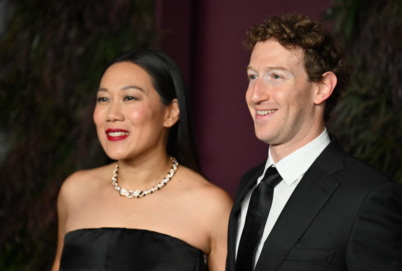 Billionaire philanthropy's growing divide: Mark Zuckerberg vs ...