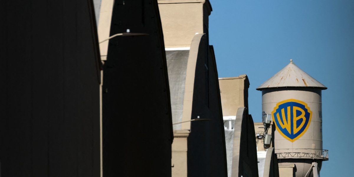 Warner Bros. fight hinges on value of shrinking cable assets | Fortune