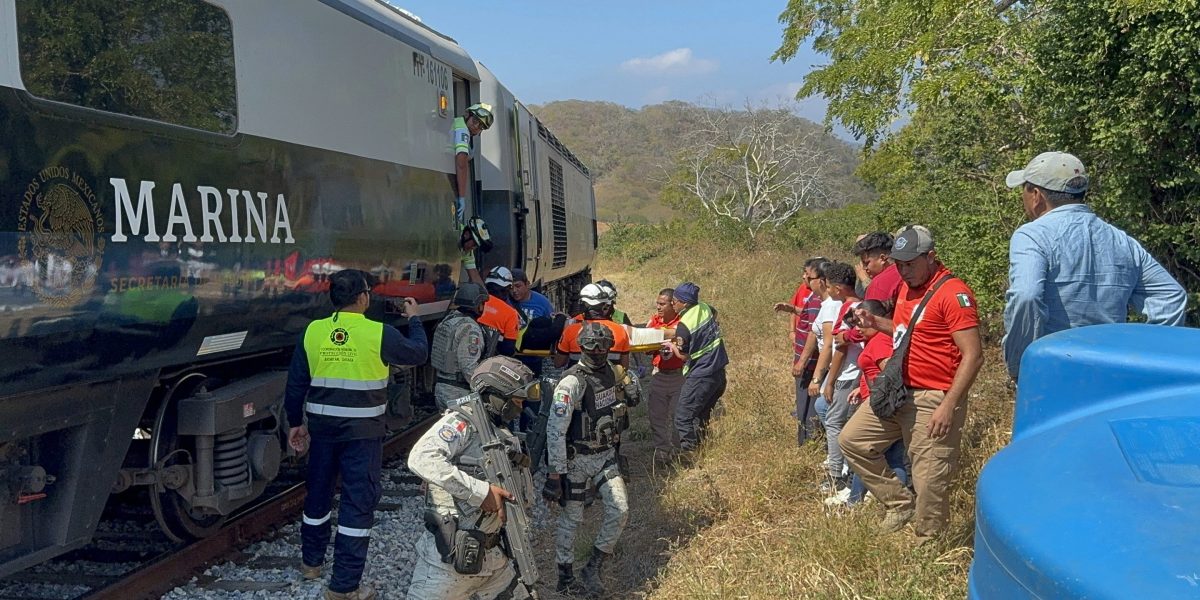 Interoceanic Train derails in southern Mexico, injuring at least 15 and halting traffic on line Interoceanic Train derails in southern Mexico, injuring at least 15 and halting traffic on line