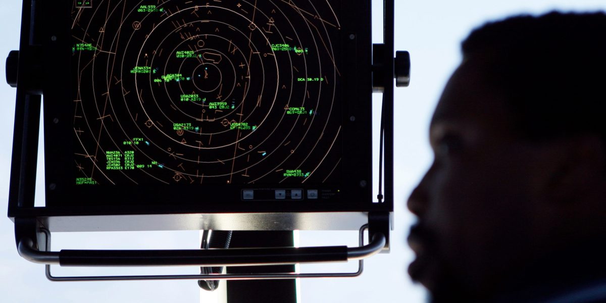 Air traffic still runs on floppy discs in places, so the FAA just picked 2 companies for a $26 billion radar overhaul | Fortune