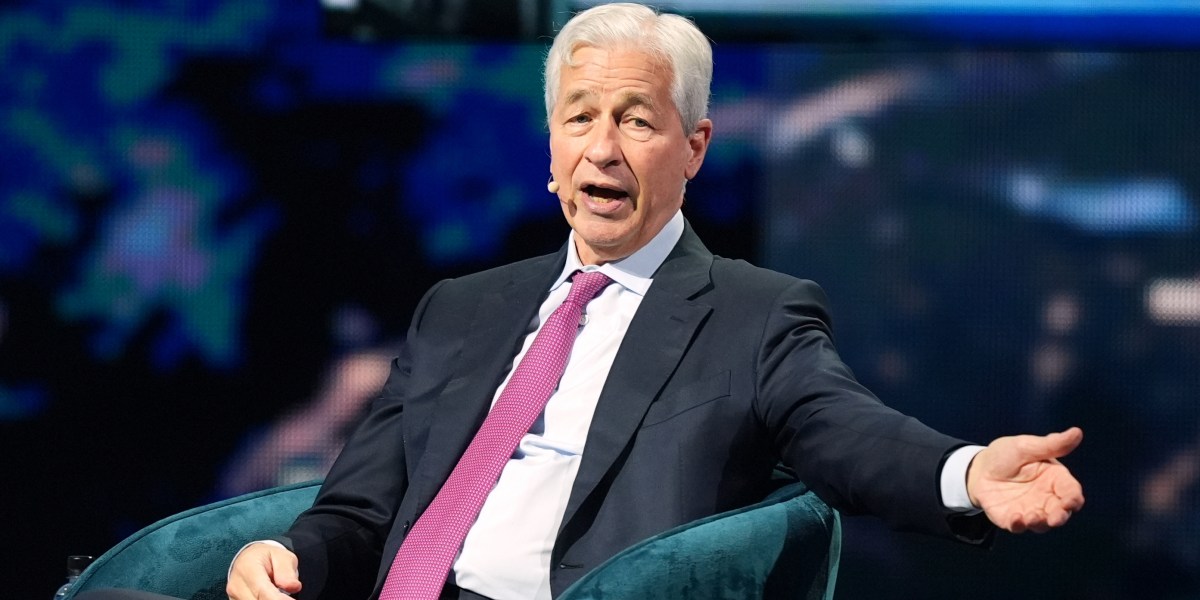 Trump Gugat Jamie Dimon dan JPMorgan Senilai  Miliar  
Terkait Klaim Penutupan Akun Bank Akibat Politik pada 2021