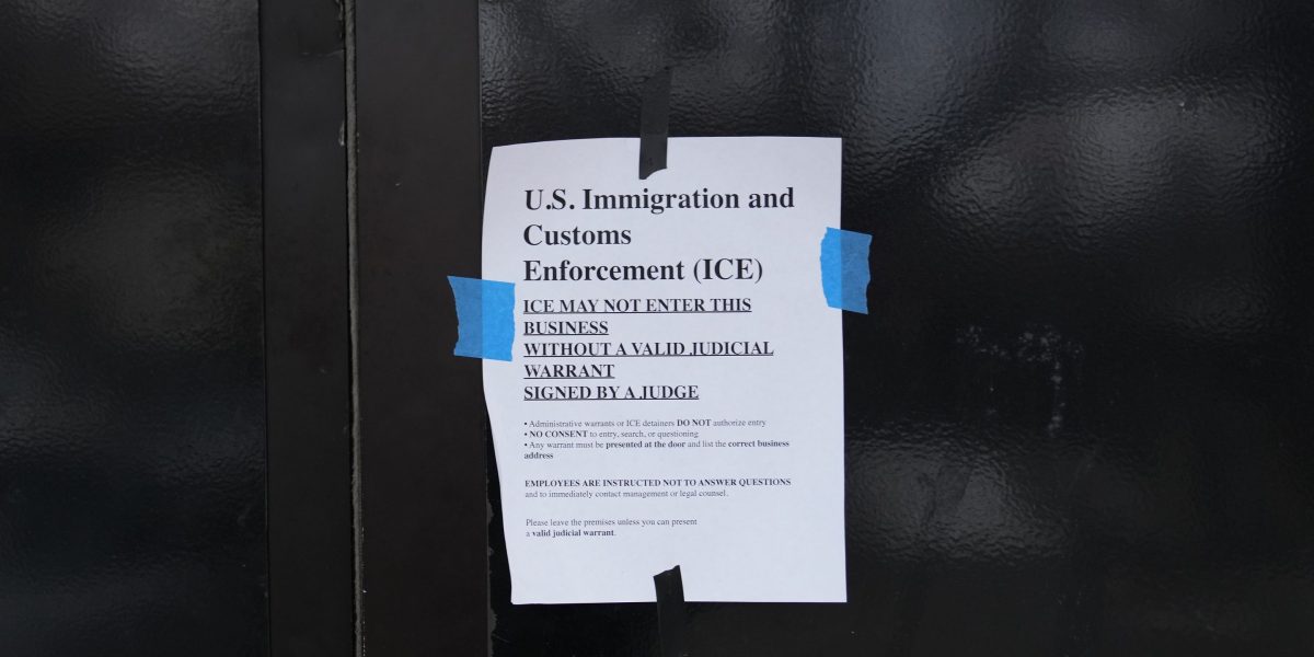 “Kami Percaya pada Allah, Namun Tak Bisa Berbuat Apa-Apa”: Toko-toko Somalia Terpuruk di Minneapolis Akibat Imigrasi yang Merusak Bisnis