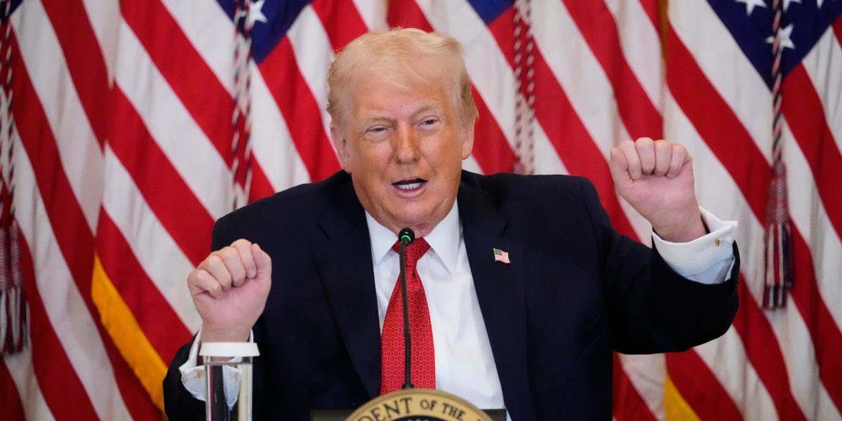 Trump Ancam Kenakan Tarif ke Negara yang Tolak Ambil Alih Greenland