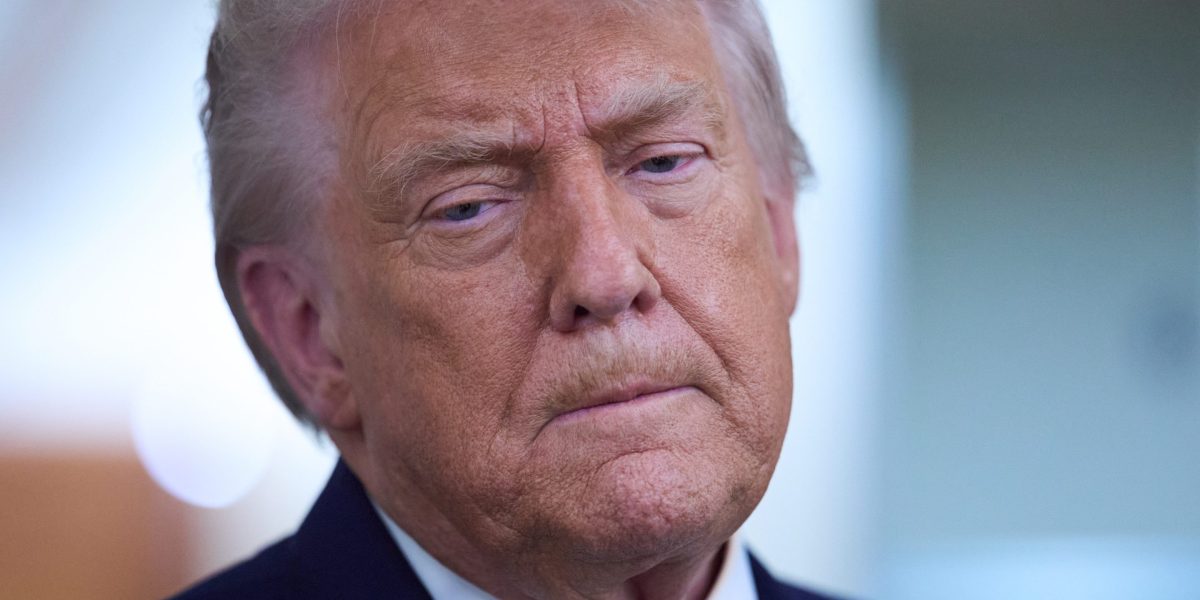 Ikon Tombol Panah Bawah