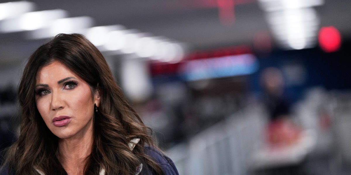 Anggota Senat Rosen Kecam Sikap Noem sebagai ‘Memalukan’ dan Desak Pemakzulan di Tengah Kemarahan atas Penembakan Minneapolis