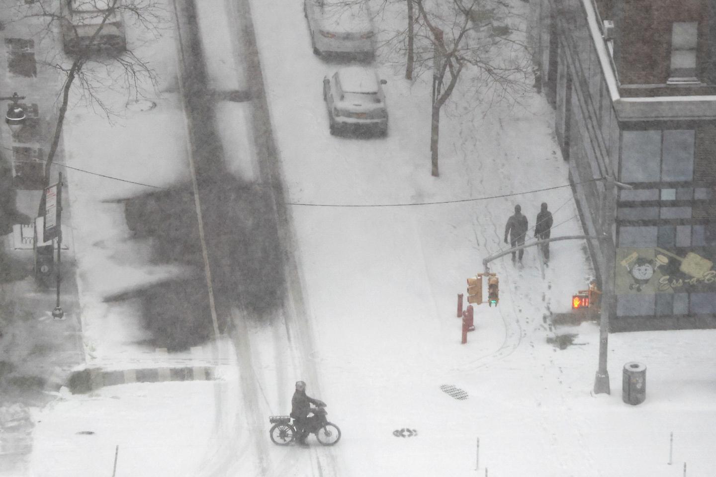 Massive winter storm leaves 800,000 without power so far as Trump declares emergencies in at least a dozen states