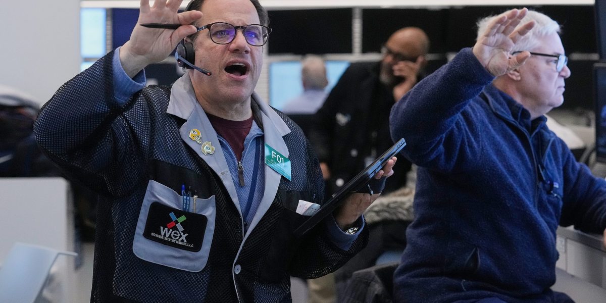 Pengangkatan Kevin Warsh di Fed Picu Jatuhnya Harga Emas dan Potong 31,4% Nilai Perak seiring Menguatnya Dolar pada Perdagangan Jumat