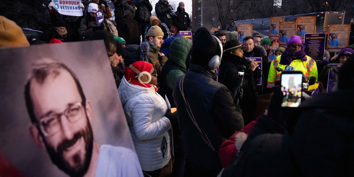 Justice Department opens a federal civil rights probe into the killing of Alex Pretti, with FBI leading the investigation Justice Department opens a federal civil rights probe into the killing of Alex Pretti, with FBI leading the investigation