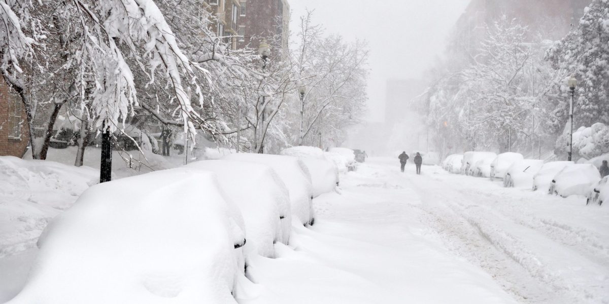Toko dan Restoran yang Biasanya Tetap Buka Saat Badai Salju