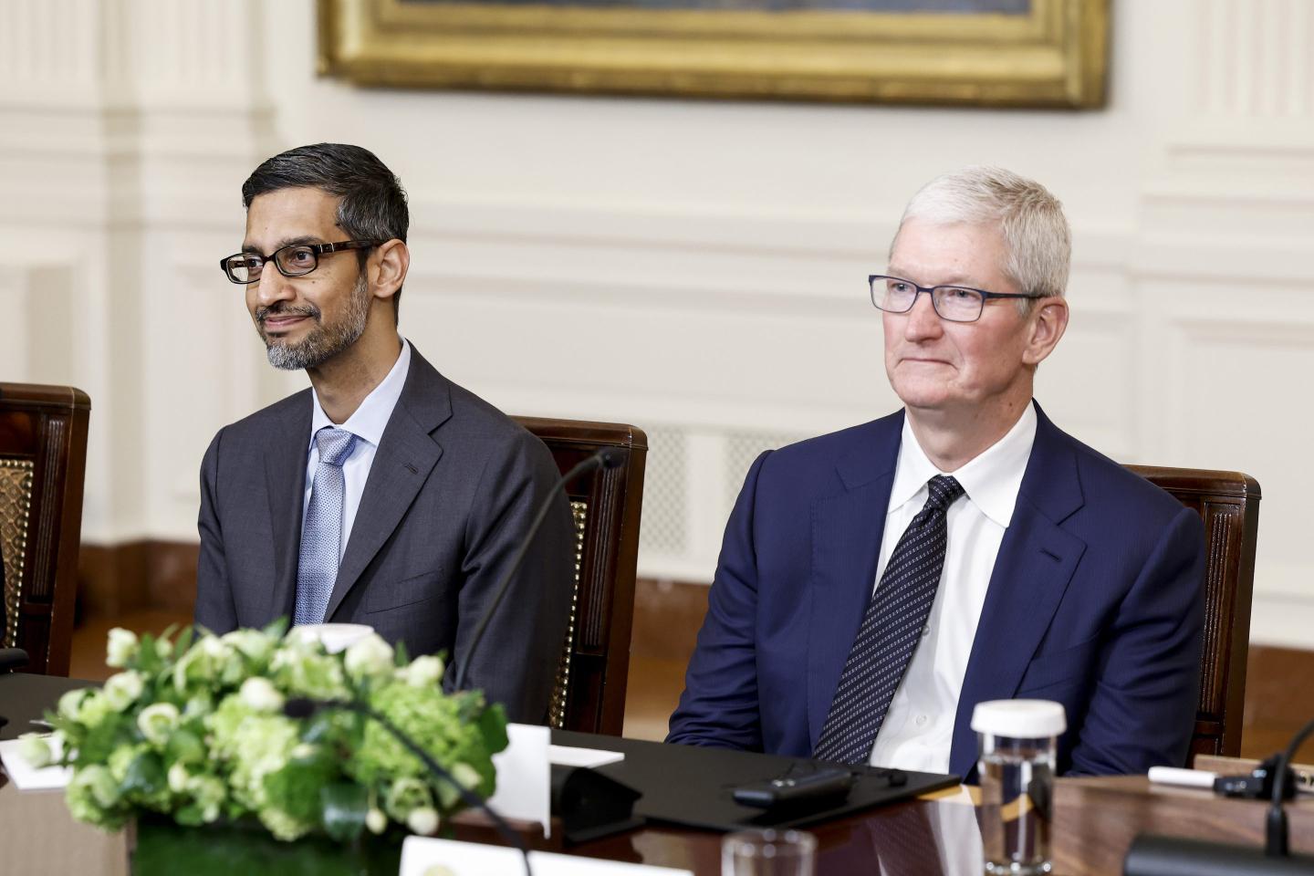 Photo of Sundar Pichai (left) next to Apple CEO Tim Cook