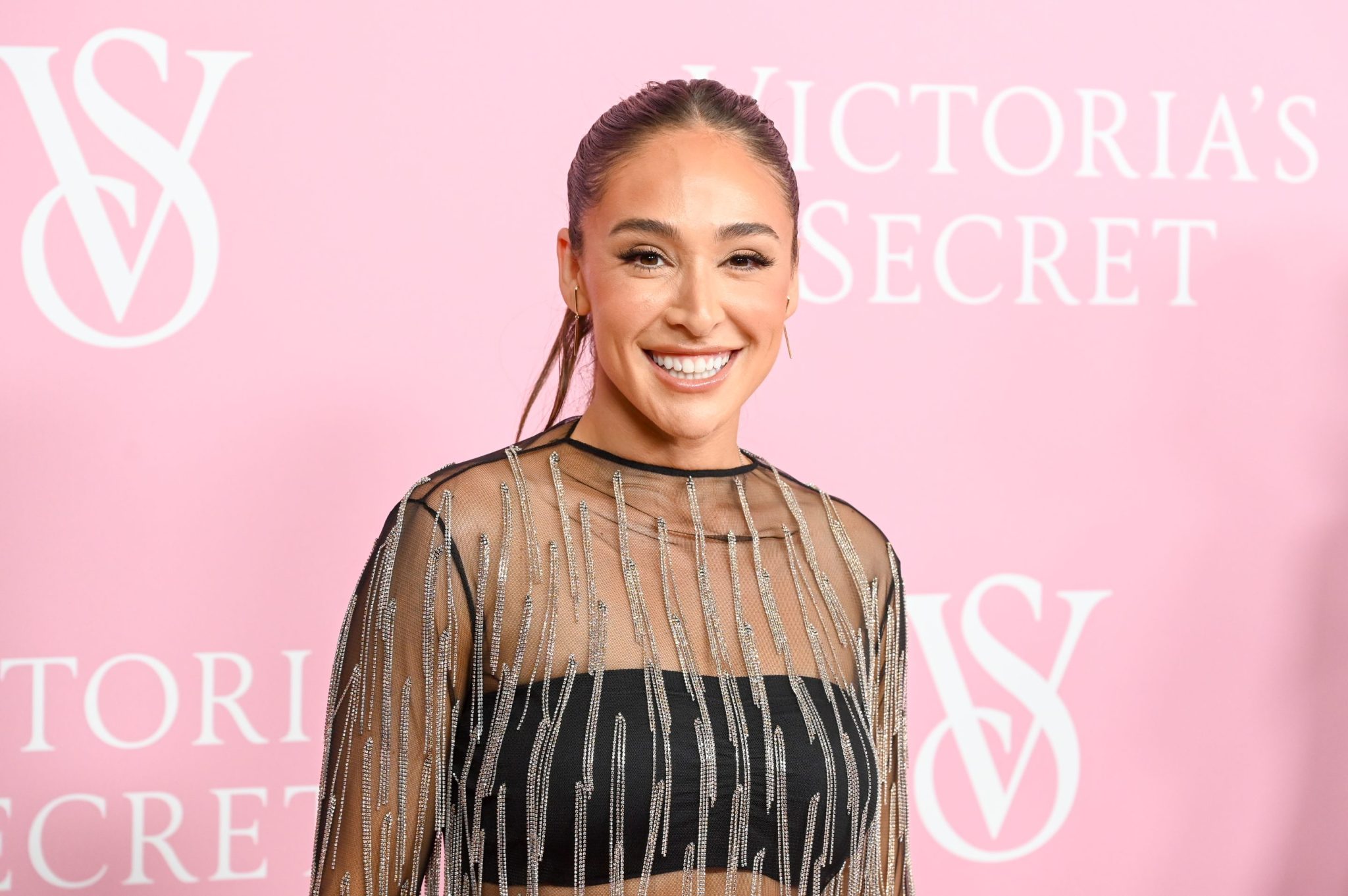 Kayla Itsines became a millionaire at 22 and sold her fitness app for $400 million—now, a gas station pays her rent插图