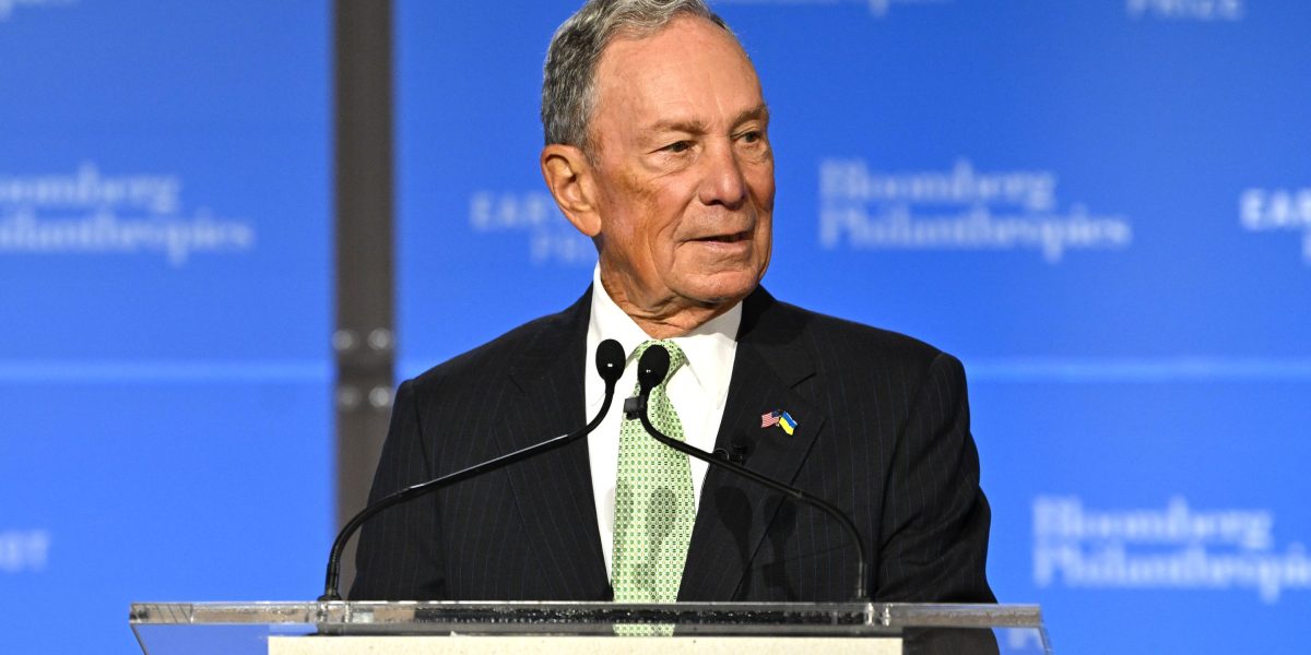 Michael Bloomberg dan Warren Buffett Sepakat Beri Nasihat untuk Gen Z: Utamakan Kebahagiaan, Bukan Harta