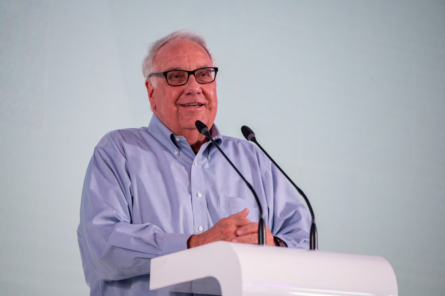 Philanthropist Howard Buffett stands and speaks at a podium.