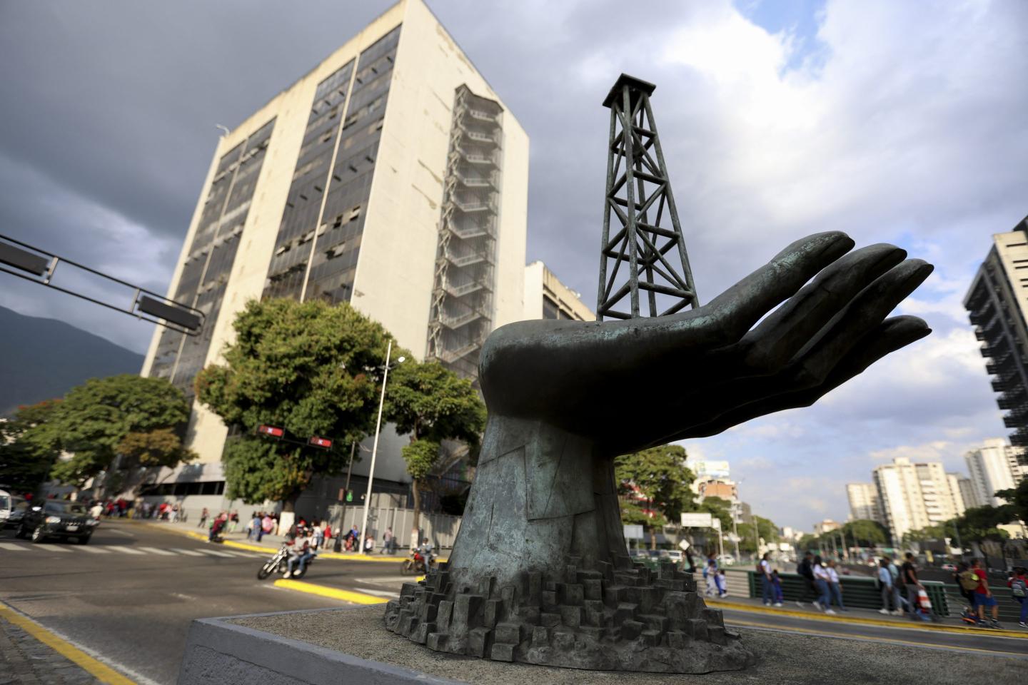 Trump tells NBC U.S. may reimburse firms for Venezuela oil efforts