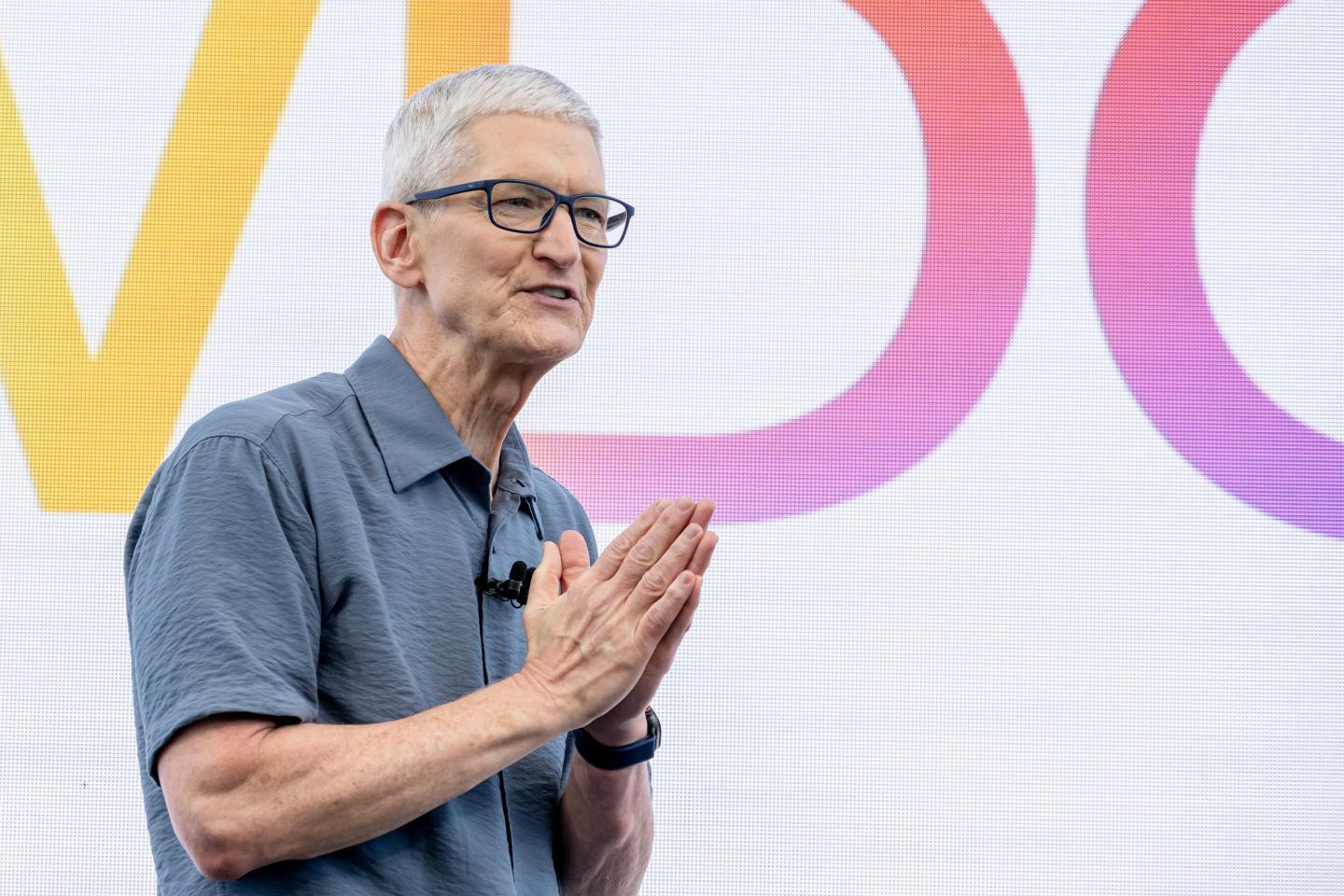 Apple delivers blowout earnings; gets bupkis