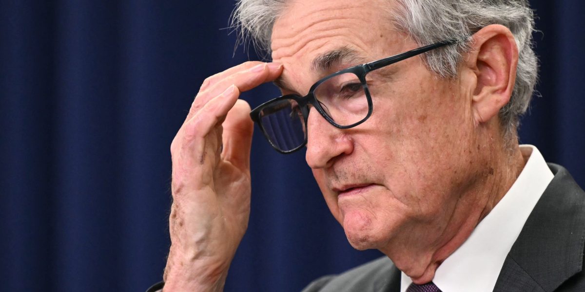 Lupakan Bentuk K: Ekonomi Kita Seperti Barbel, dan Kelas Menengah Tergencet Beban