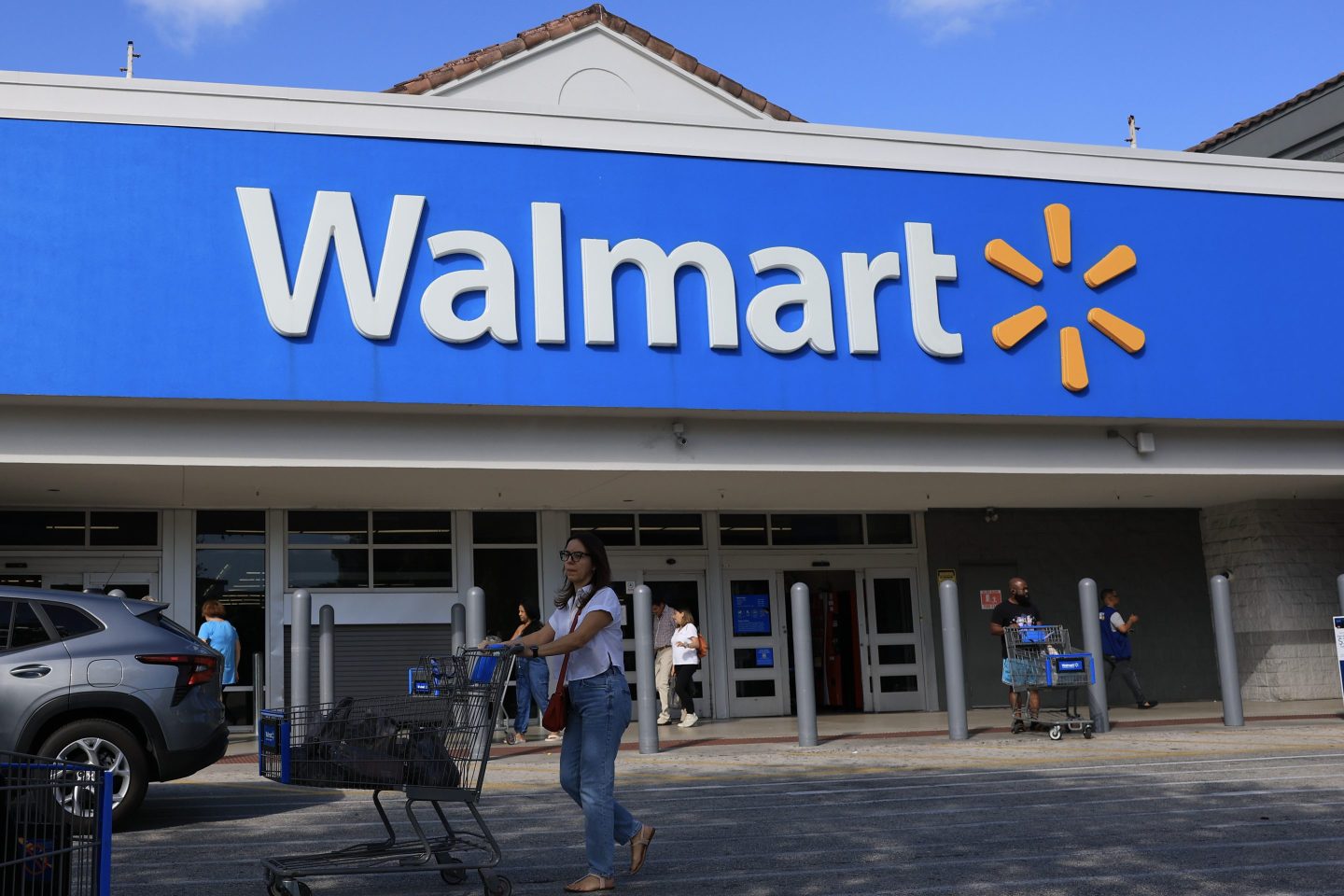 HOLLYWOOD, FLORIDA - NOVEMBER 20: A Walmart sign hangs on the exterior of the store on November 20, 2025 in Hollywood, Florida. The retailer reported earnings per share of 62 cents and revenues of $179.5 billion through its latest quarter, sending the stock up more than 5.6% to above $106 shortly after trading opened. (Photo by Joe Raedle/Getty Images)