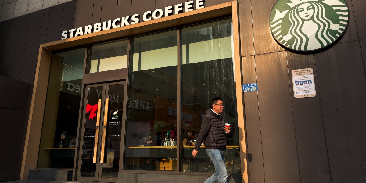 How stroopwafels and saffron tiramisu fit into Starbucks' plan to get to 40,000 stores around the world | Fortune