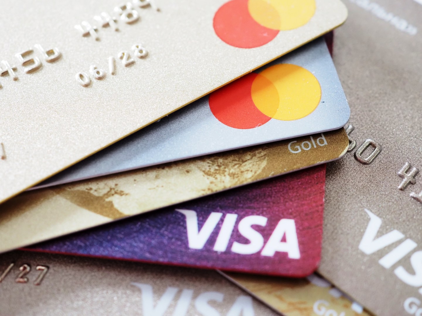 VILSHOFEN, BAVARIA, GERMANY - 2025/11/30: In this photo illustration, a stack of assorted Visa and Mastercard credit cards with raised numbering seen displayed. (Photo Illustration by Igor Golovniov/SOPA Images/LightRocket via Getty Images)