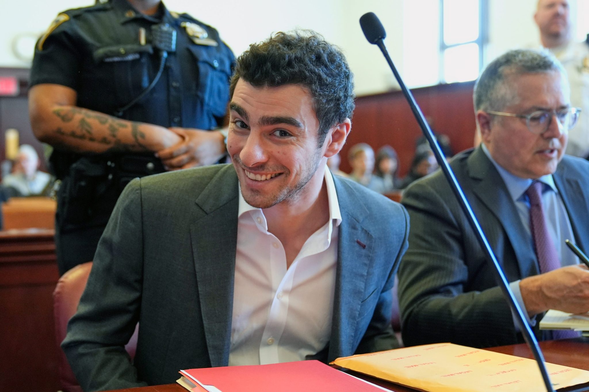 Pizza cutter-wielding FBI imposter tried to break Luigi Mangione out of jail, authorities say