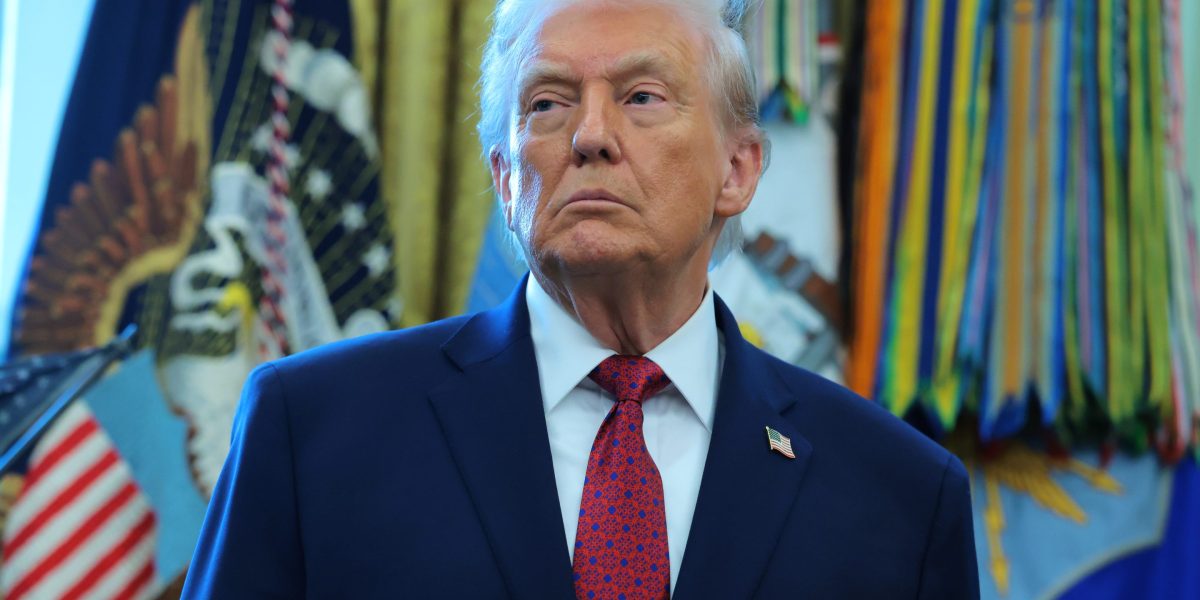 Trump threatens to ban Wall Street from buying the house next door