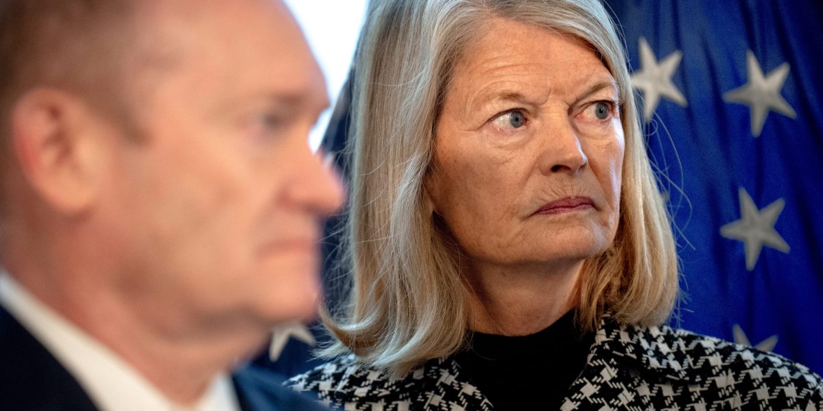 Ikon Tombol Panah Bawah