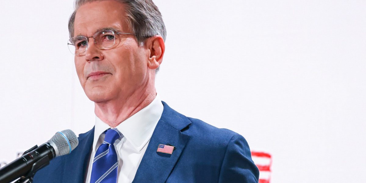 Bessent Tuding Carney ‘Pamer Kebajikan’ Usai Pidato Besar di Davos