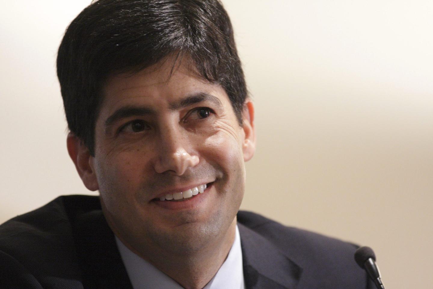 Kevin Warsh, governor of the U.S. Federal Reserve, smiles during the New York Association for Business Economists luncheon in New York, U.S., on Wednesday, Nov. 7, 2007.