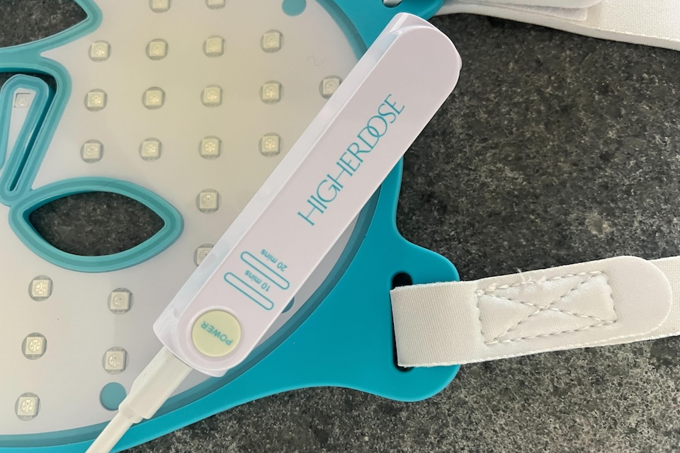 Red light therapy mask