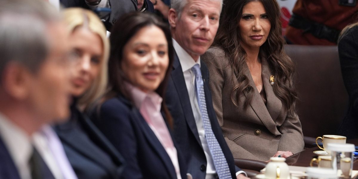 Batas Trump untuk DHS di Kota Oposisi Saat Unjuk Rasa, Namun Tegas Lindungi Aset Federal