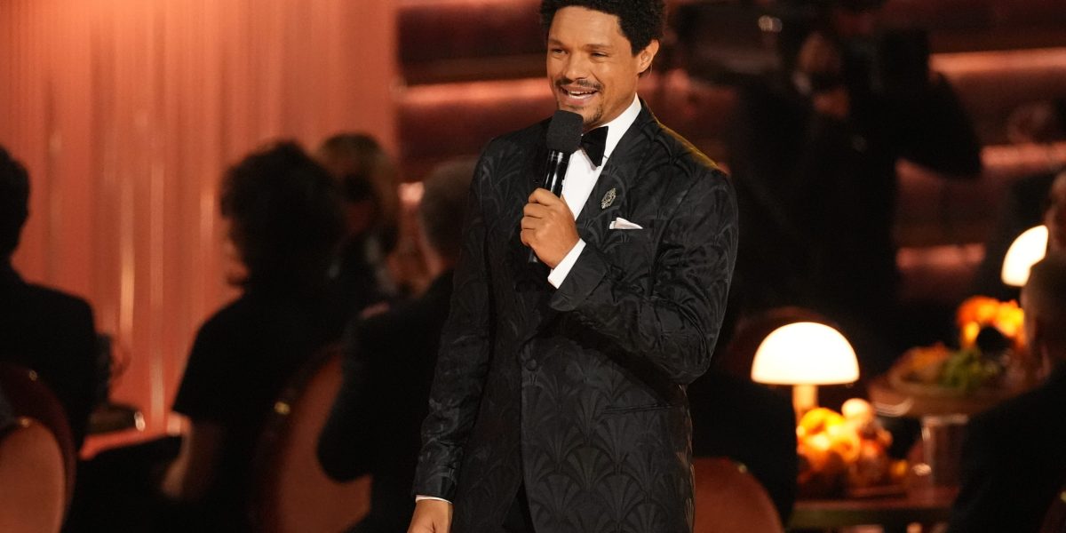 Trump Meledak Usai Dicandekan Trevor Noah yang Kaitkan Dirinya dengan Bill Clinton dan Jeffrey Epstein: ‘Saya Tak Bisa Bicara untuk Bill, Tapi Saya Tak Pernah ke Pulau Epstein’