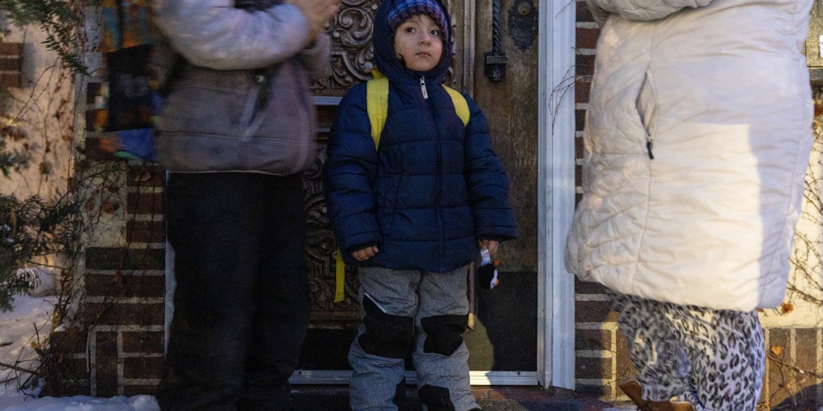 Siswa Kelas Empat Minneapolis Bercerita: Ketakutan akan ICE Menyisakan Hanya 7 Siswa di Kelas 30 Orang. “Guru-Guru Menangis.”