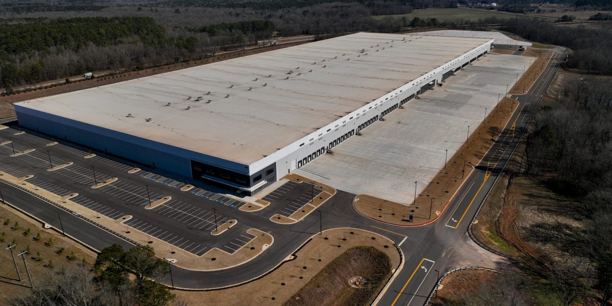 Setidaknya 20 Komunitas dengan Gudang Besar Jadi Sasaran Tersembunyi Pusat Penahanan ICE Masif