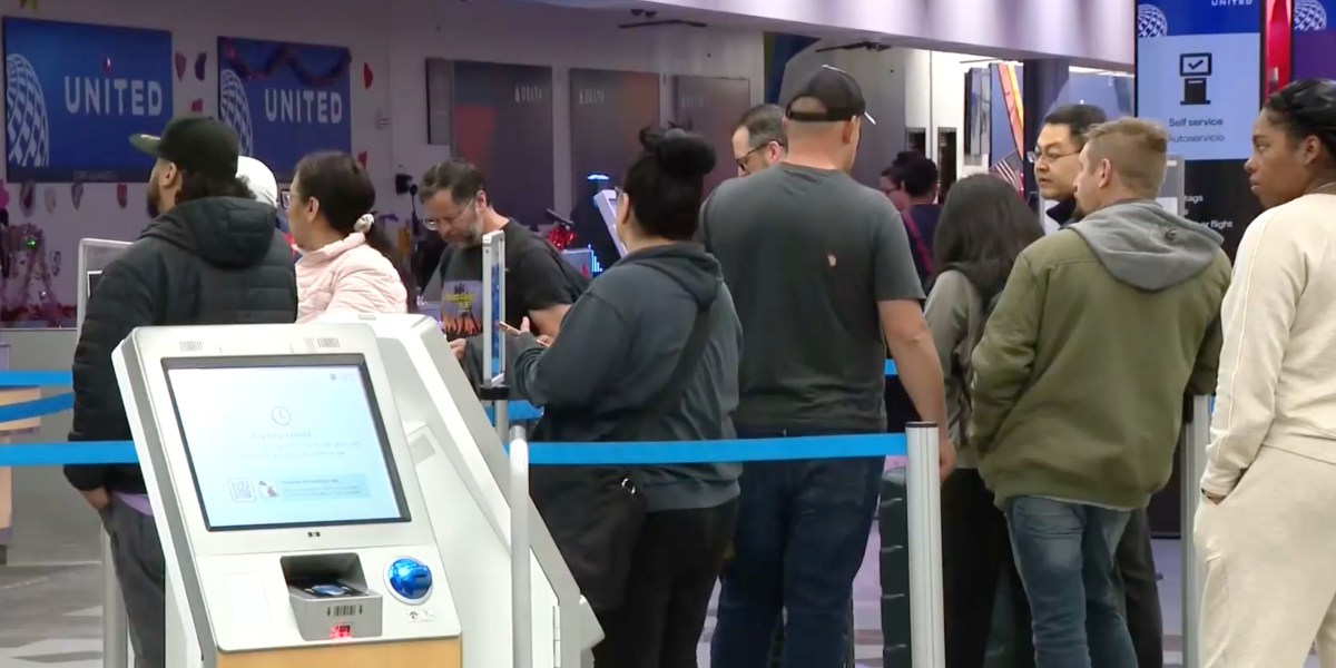 Kongres Izinkan Lebih Banyak Lembaga Penegak Hukum Tembak Jatuh Drone, Lalu CBP Menembakkan Laser di Dekat Bandara