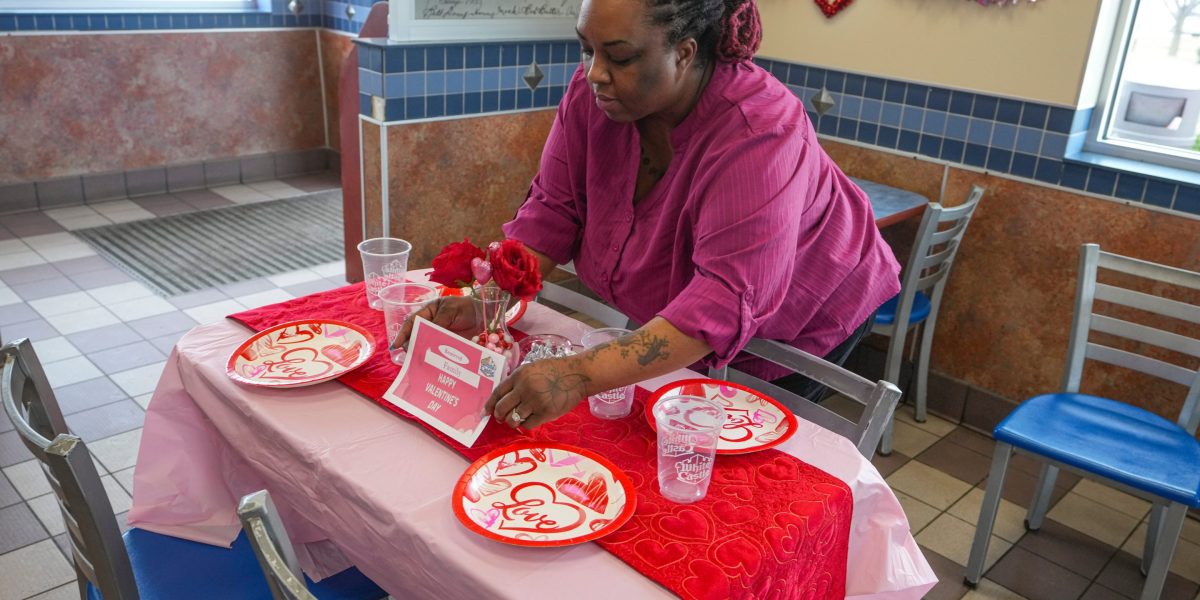 Candles and tablecloth at White Castle: How a Valentine’s Day tradition sprouted over 30 years ago and spread nationwide