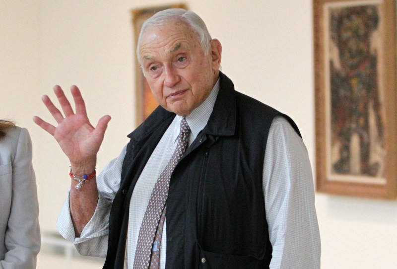 Retail billionaire Les Wexner says he was ‘duped’ by adviser Jeffrey Epstein: ‘I was naive, foolish, and gullible’